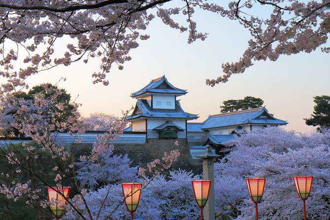 Kanazawa Private Half Day Tour Photoshoot Session by Professional Photographer - Tour Highlights: Exploring Higashichaya Old Town, Kenrokuen Garden, and Kanazawa Castle