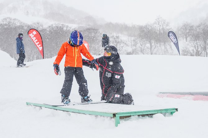 Niigata: Private Snowboarding Lesson  - Niigata Prefecture - Meeting Point and Time