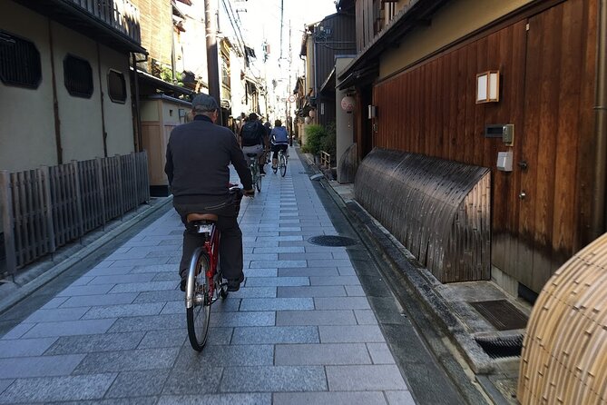 Private Cycling Tour by E-Bike (Am; With an Authorized Guide) - Tour Highlights