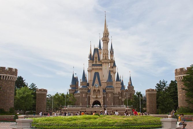 Tokyo Disneyland or DisneySea Private Return Transfer - English Speaking Driver - Booking and Availability
