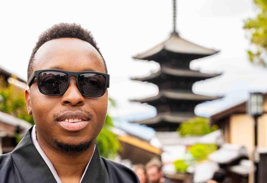 Kyoto Private Photoshoot - Visit to Yasaka-Shrine