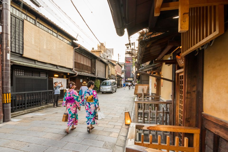 Night Walk in Gion: Kyoto's Geisha District - Experience