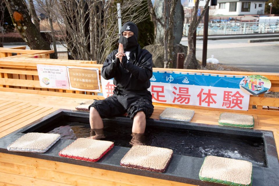 Tokyo: Day Trip to Lake Kawaguchi and Craft Experience - Experience