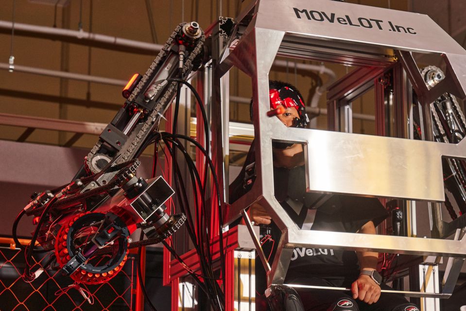 Tokyo : Robot Pilot Attraction and VR Shooting Facility. - Instructor and Group Details