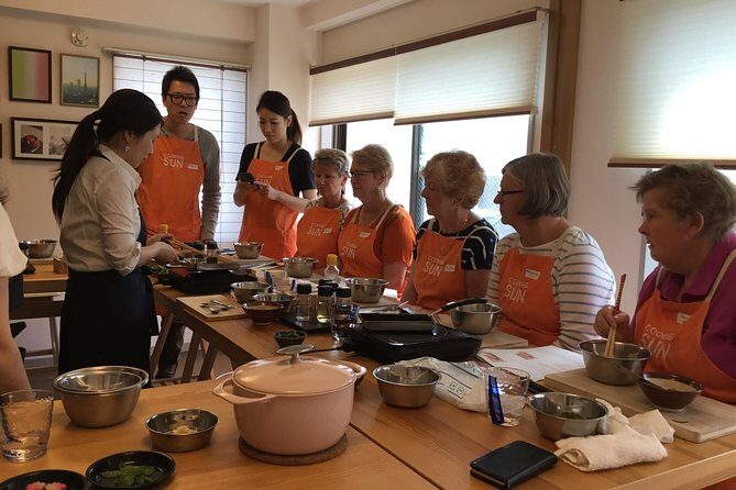 3-hour-small-group-sushi-making-class-in-tokyo4
