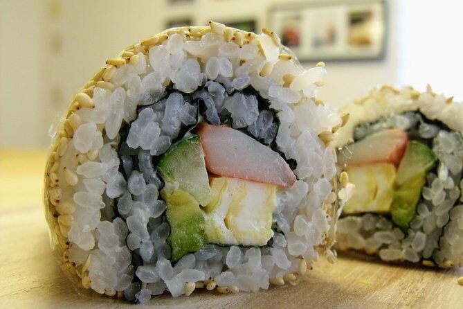 3-hour-small-group-sushi-making-class-in-tokyo7