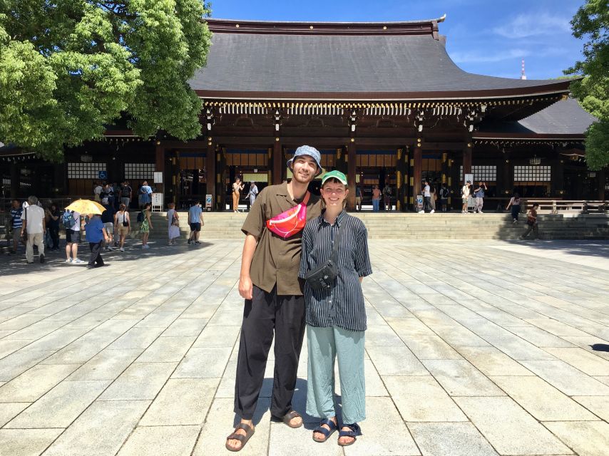 Harajuku: Walking Tour in Tokyo's Kawaii Fashion District - Live Tour Guide