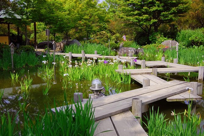 Private Car Full Day Tour of Osaka Temples, Gardens and Kofun Tombs - Discovering the Charm of Shinsekai