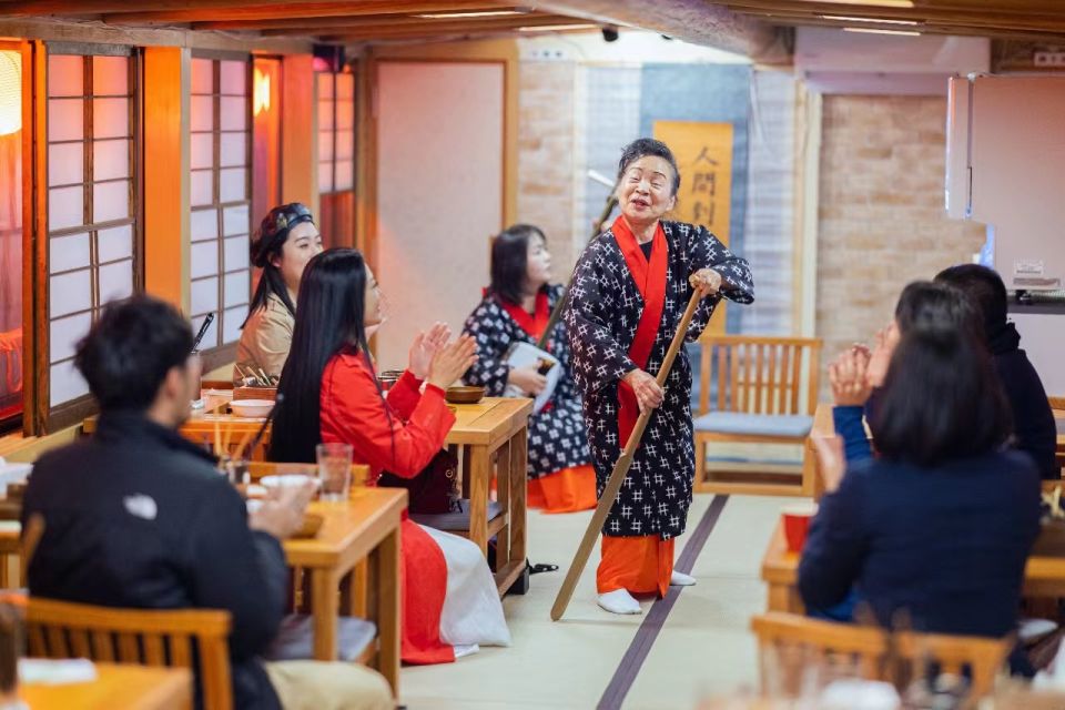 Tokyo: Yakatabune Dinner Cruise & Traditional Japanese Show - Full Description of the Dinner Cruise