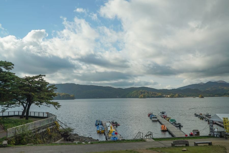 Colored Ponds Nature Hiking Great View Onsen Tour