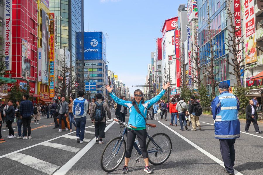 5-Hour Tokyo Historical Bike Tour Through Tokyo Imperial Palace - Cycling Through Tokyo