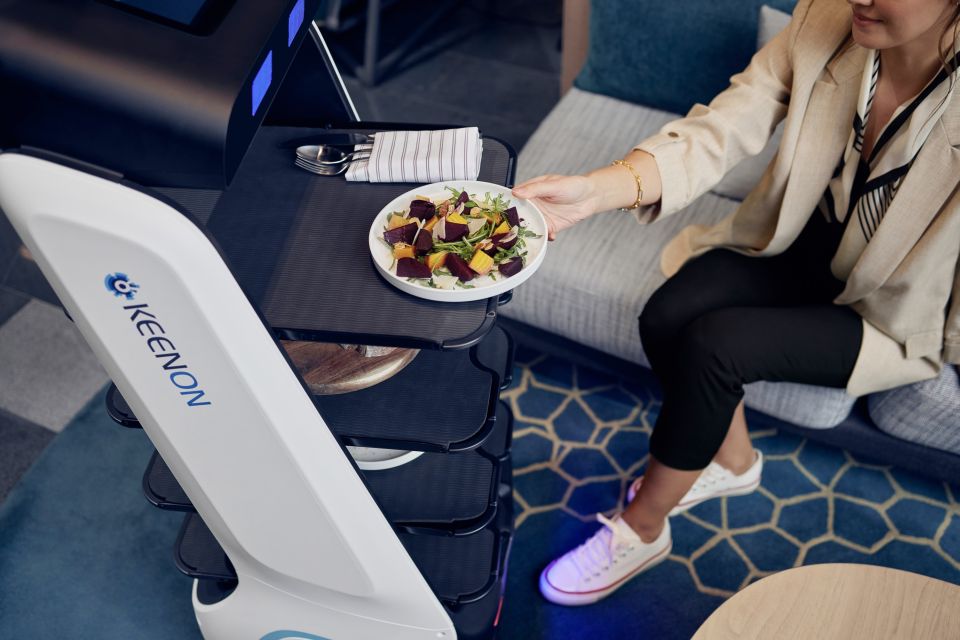 Tokyo: Omakase Sushi Course at Robot Serving Restaurant - All-You-Can-Drink Sake Pairing