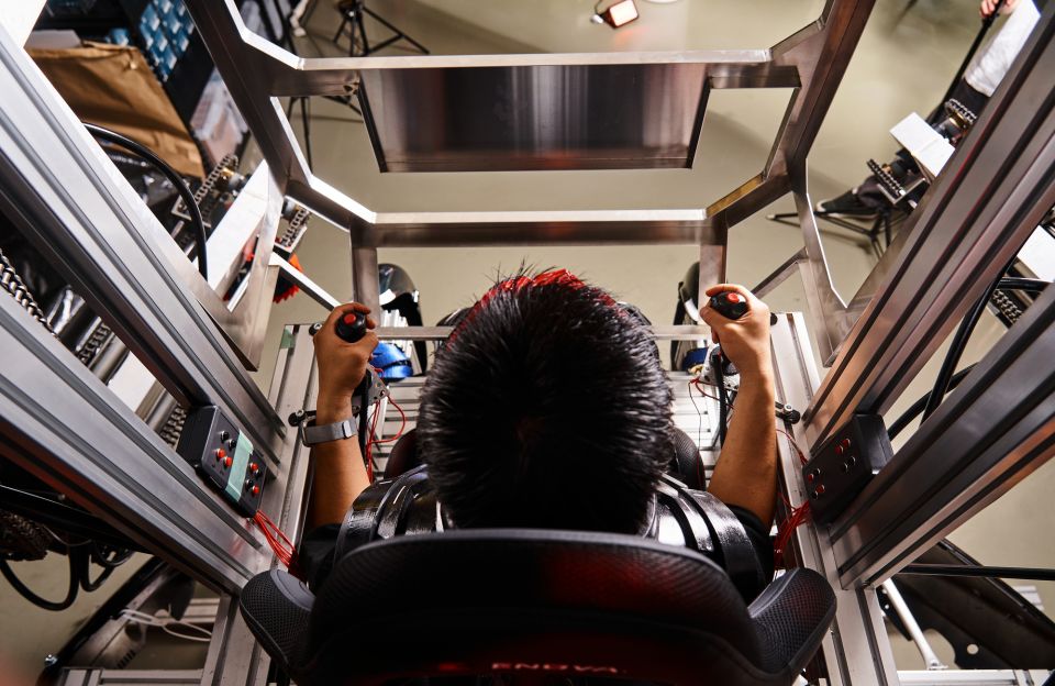 Tokyo : Robot Pilot Attraction and VR Shooting Facility. - Directions