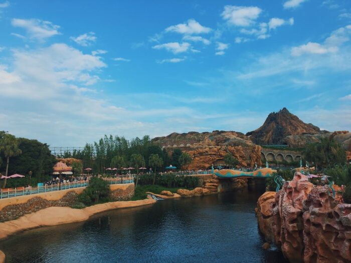 Disneysea theme park lake