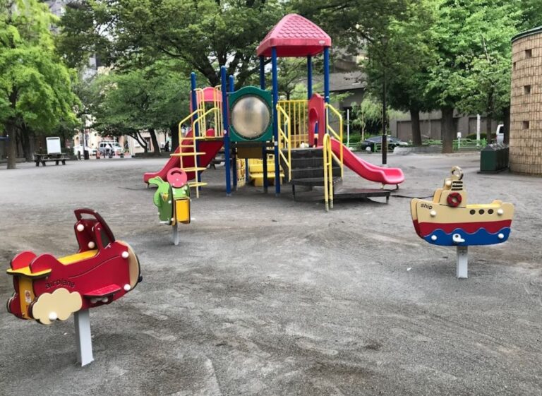 Tsukishima Daiichi Jido Park