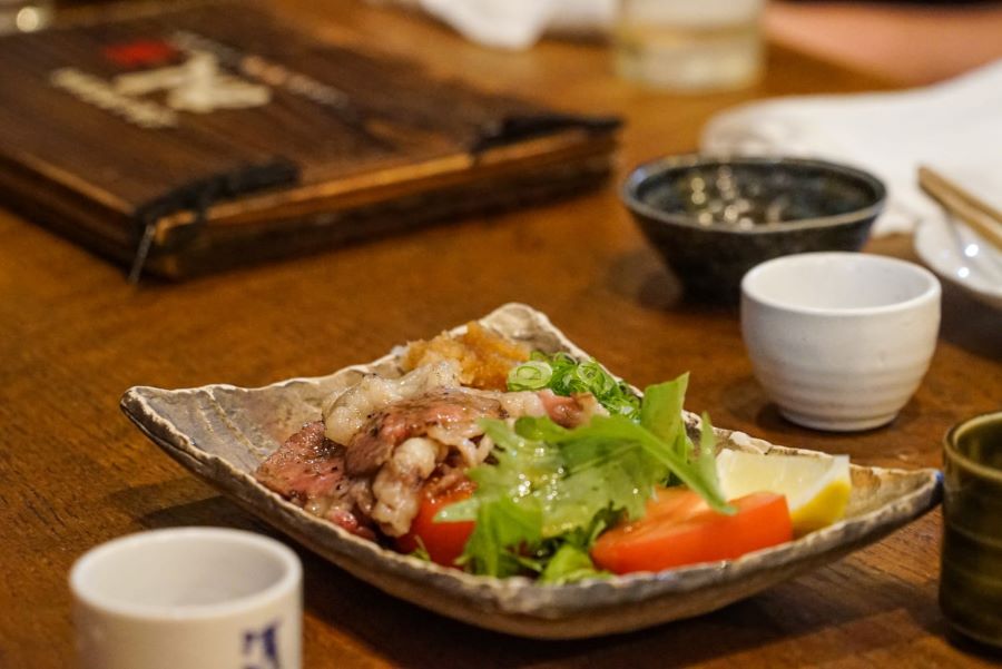 Hiroshima Bar Hopping Food Tour - Enjoy Hiroshima-Style Okonomiyaki