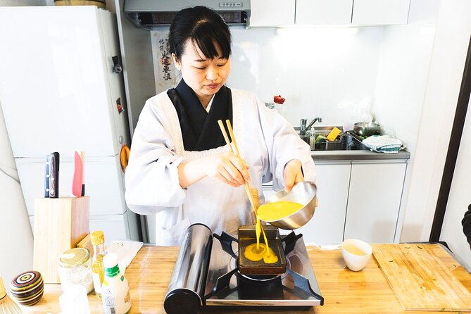 Japanese In-Home Cooking Lesson and Meal With a Culinary Expert in Osaka