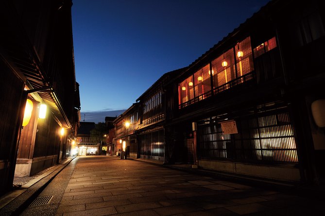 Kanazawa Night Tour With Local Meal and Drinks - Savoring Local Delicacies
