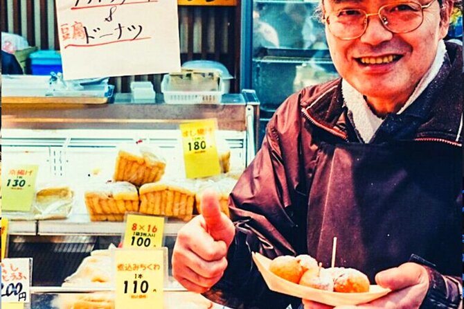 Kuromon Market Tour: All Inclusive 15 Dishes & 34 Samplings - Knowledgeable Tour Guide
