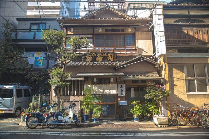 ningyocho-nihonbashi-districts-small-group-tokyo-walking-tour8