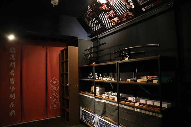Ninja 1-Hour Hands-On Lesson in English in Tokyo - Unveiling the Mysteries of Ninja Weapons