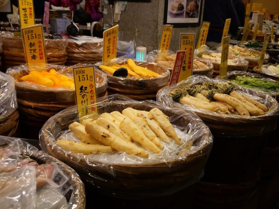 Nishiki Market Brunch Walking Food Tour