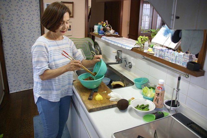 Private Market Tour and Cooking Lesson With a Tokyo Native Makiko in Her Home