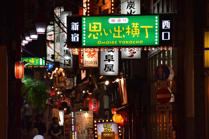 Shinjuku Izakaya and Golden Gai Bar Hopping Tour - Savor Fresh Fish and Vegetables in Shinjuku