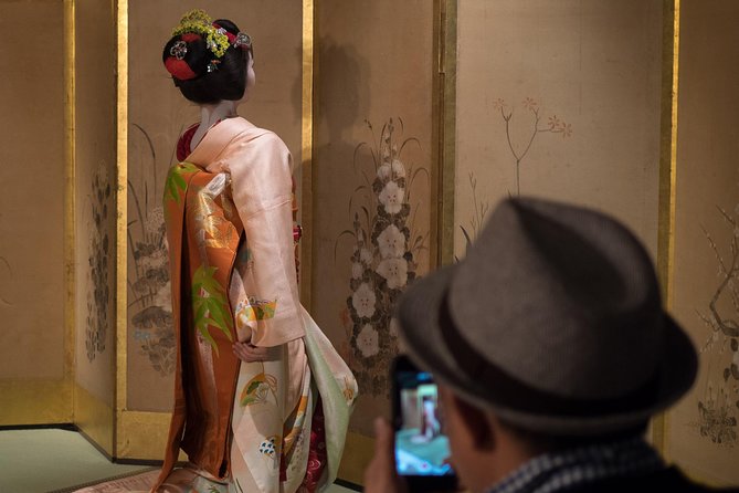 Small-Group Dinner Experience in Kyoto With Maiko and Geisha - Unveiling the Secrets of Geisha Hospitality