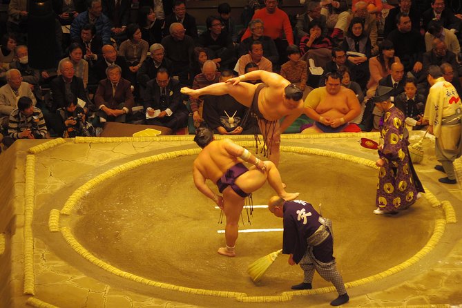 Sumo Wrestling Tournament Experience in Tokyo - Intense Battles of the Massive Sumo Wrestlers