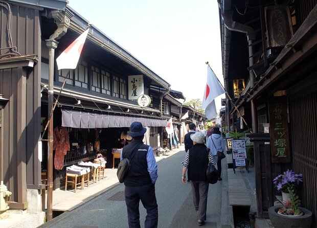 Takayama Oldtownship Walking Tour With Local Guide. (About 70min)
