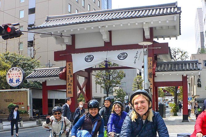 tokyo-bike-tour-with-meiji-jingu-shrine-aoyama-cemetery8