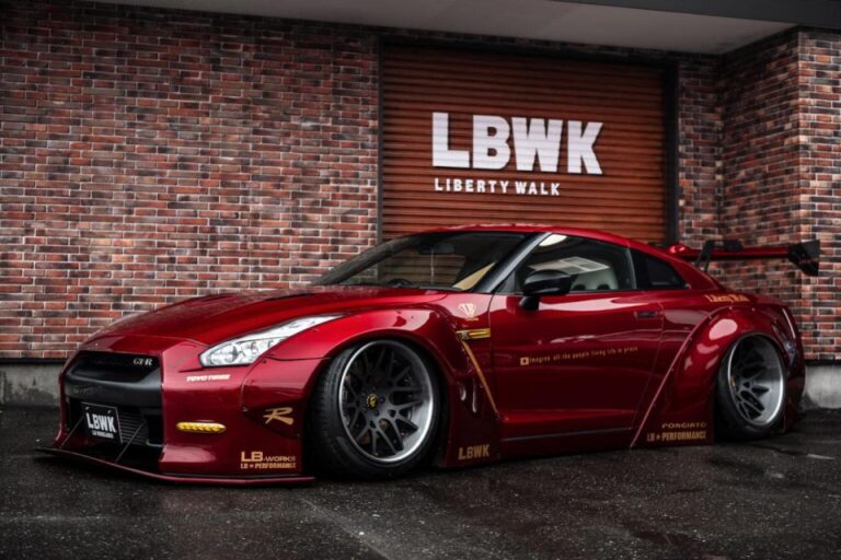 Tokyo: Liberty Walk GT-R R35 Ride From Daikoku