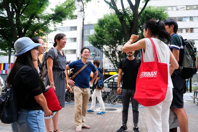 Tokyo Shinjuku Drinks and Neon Nights 3-Hour Small-Group Tour - Experience the Cozy Atmosphere of Golden Gais Bars