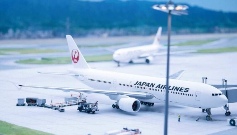 Tokyo: Small Worlds Tokyo Entry Ticket