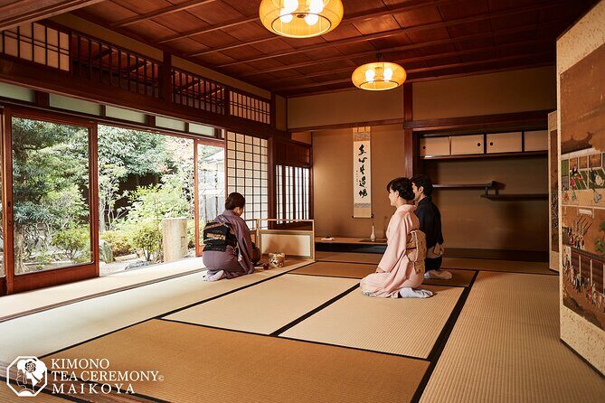 traditional-tea-ceremony-wearing-a-kimono-in-kyoto-maikoya11