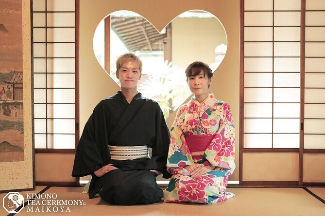 traditional-tea-ceremony-wearing-a-kimono-in-kyoto-maikoya4