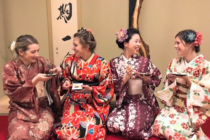 traditional-tea-ceremony-wearing-a-kimono-in-kyoto-maikoya5