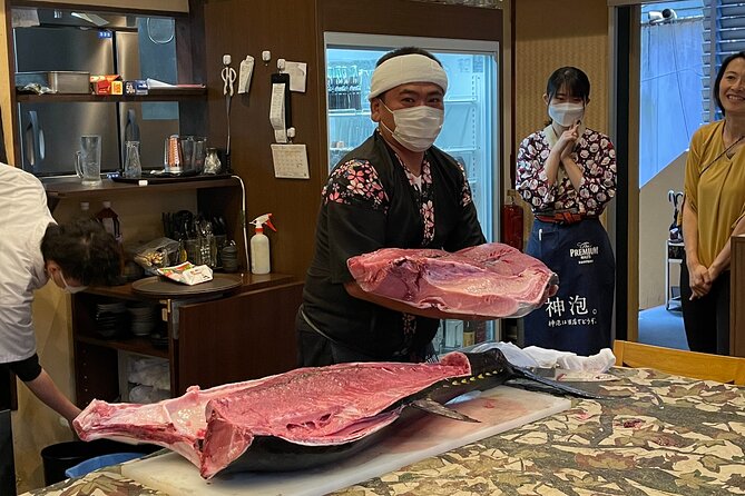 Tuna Cutting Show in Tokyo With Unlimited Sushi & Sake